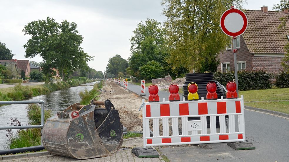 An der 2. Südwieke in Rhauderfehn finden zurzeit Bauarbeiten statt. Foto: Fertig