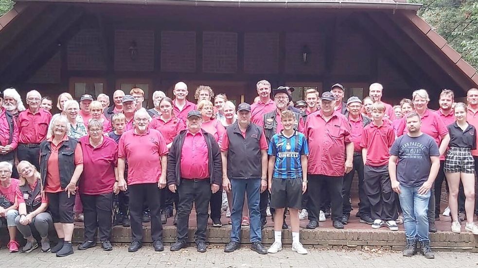 Auf eine 30-jährige Vereinsgeschichte blicken die Mitglieder des Oldtimerclubs Altenoythe zurück und laden zur Jubiläumsfeier ein. Bild: C. Passmann