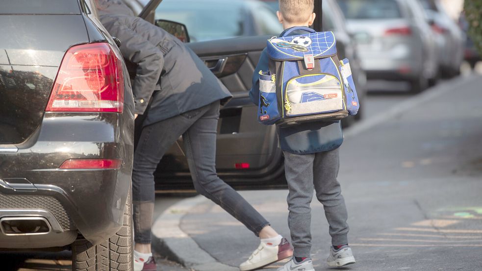 Schüler werden oft mit dem Auto zur Schule gebracht. Symbolfoto: Murat/dpa