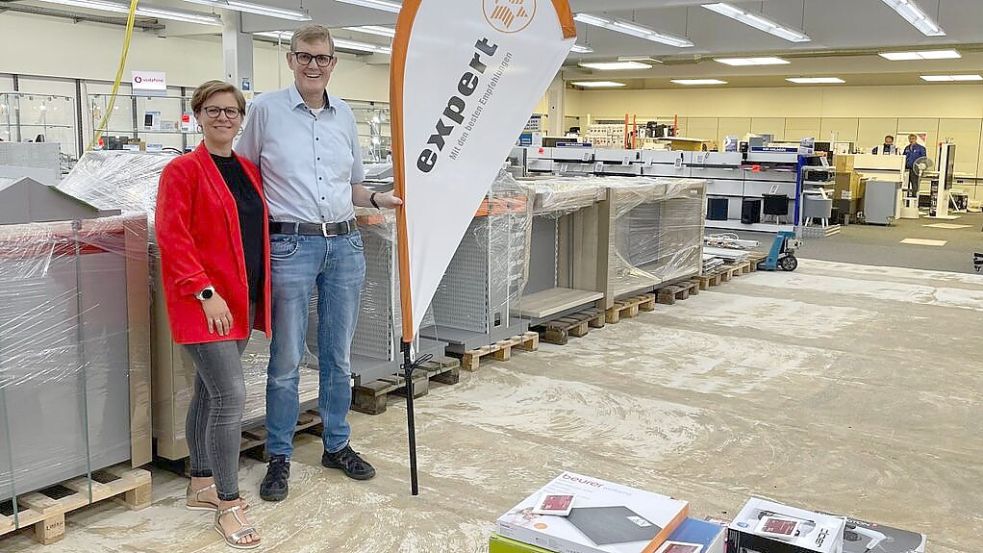 Nicole und Markus Block lassen beim Wechsel der Einkaufsgemeinschaft im Elektronikfachmarkt keinen Stein auf dem anderen. Foto: Stix