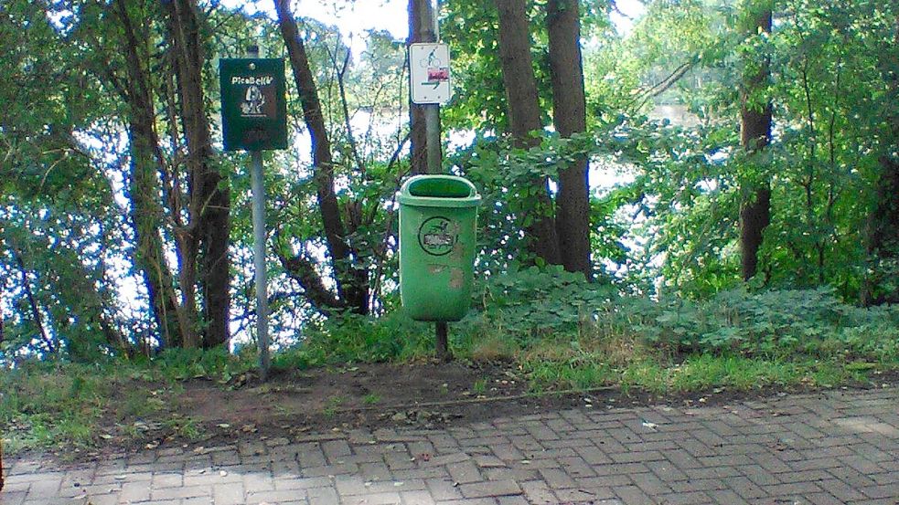 Auch an der Zuwegung zur Siedlung Hahnentange hat die Gemeinde einen Hundekotbeutelspender aufgestellt. Foto: Gemeindeverwaltung