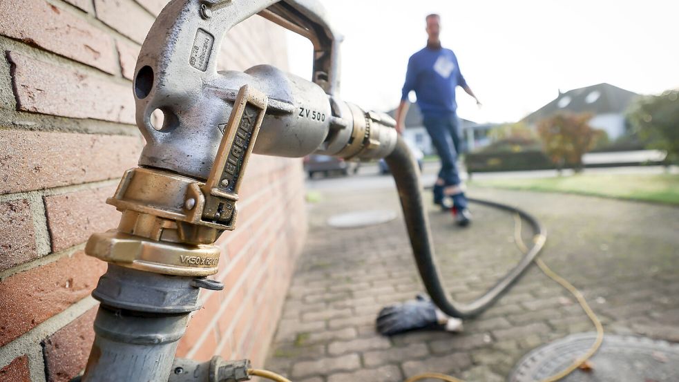 Heizöl ist in den vergangenen Wochen um gut 30 Cent pro Liter günstiger geworden. Foto: Charisius/DPA