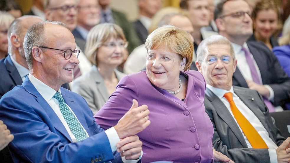 Ein Abend für Angela Merkel: Friedrich Merz und die CDU veranstalteten eine Geburtstagsfeier ganz nach ihrem Geschmack. Foto: Kay Nietfeld/dpa