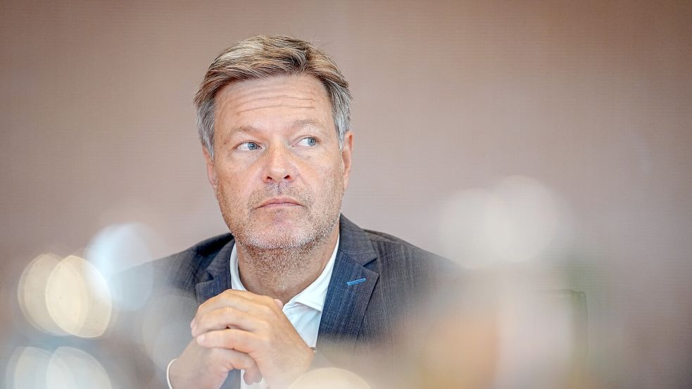 Der Bundesminister für Wirtschaft und Klima, Robert Habeck, war im Rahmen seiner Sommerreise zu Gast in der NOZ-Redaktion. Foto: dpa/Kay Nietfeld