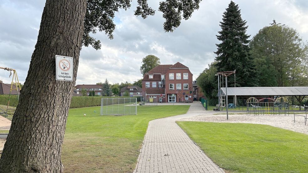Ein Blick vom Marktplatz aus auf den rückwärtigen Bereich der Sundermannschule. Dort sollen Container aufgestellt werden. Foto: Kruse