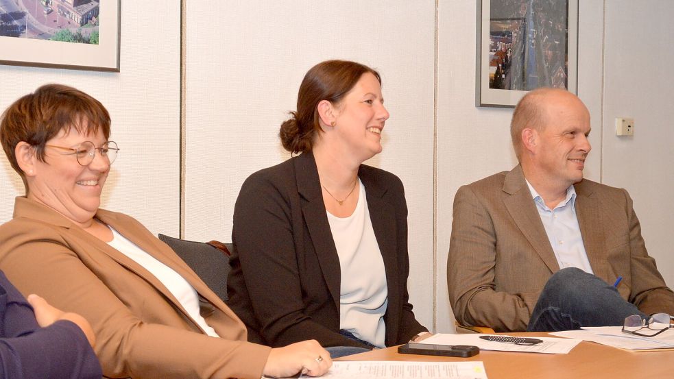 Silke Krallmann (Bildmitte) wechselt zum 1. Januar 2025 von der Gemeinde Rhauderfehn zur Gemeinde Bad Zwischenahn. Foto: Weers