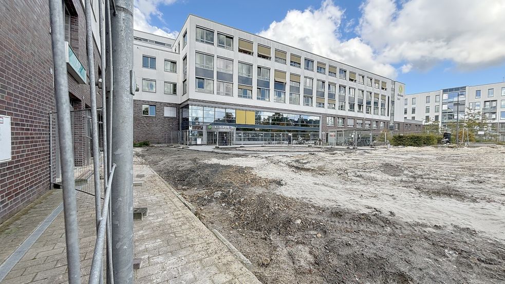 Die Fläche wird für die Bauarbeiten vorbereitet. Foto: Bothe