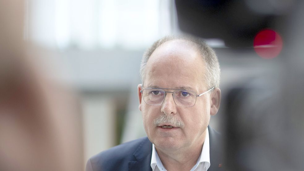 Stefan Körzell, Chef des Deutschen Gewerkschaftsbundes, fordert weitreichende Investitionen, um die Wirtschaft anzukurbeln. Foto: IMAGO / IPON