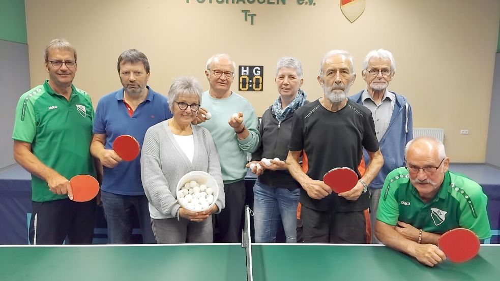 Wiard Meyer (von links, 1. Vorsitzender), Hajo Oldigs (Parkinson-Erkrankter), Gerda Janssen (Vereinsmitglied), Johann Janssen (Vereinsmitglied), Heike Bunge (Vereinsmitglied), Joe Kessner (Parkinson-Erkrankter), Walter Neddermann (Vereinsmitglied) und Ulrich Bilau (Anleiter). Fotos: Scherzer