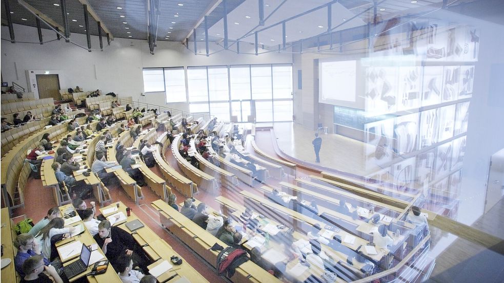 Ähnlich wie die Presse sind auch Hochschulen traditionell der Informationsbeschaffung, der Wahrheit und der Objektivität verpflichtet. Foto: IMAGO/Thomas Trutschel