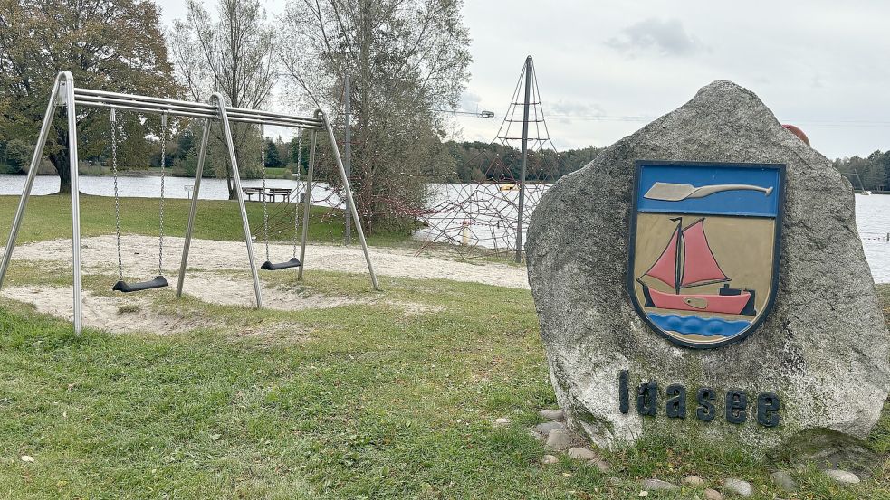 Am Idasee in Idafehn soll ein inklusiver Spielplatz entstehen. Die jetzigen Spielgeräte bleiben erhalten, werden jedoch teilweise umgesetzt. Foto: Zein