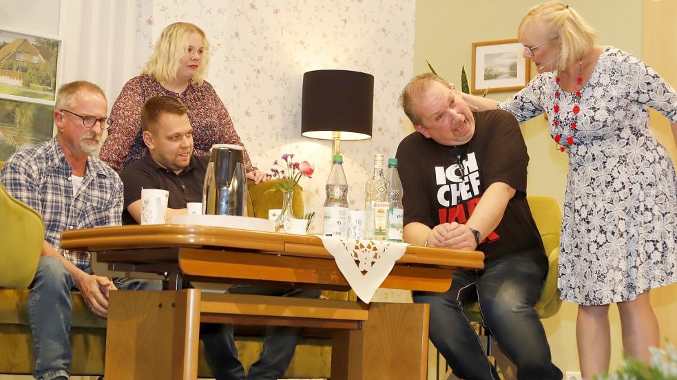 Die Männer müssen von ihren Frauen ganz schön was einstecken. Foto: Passmann