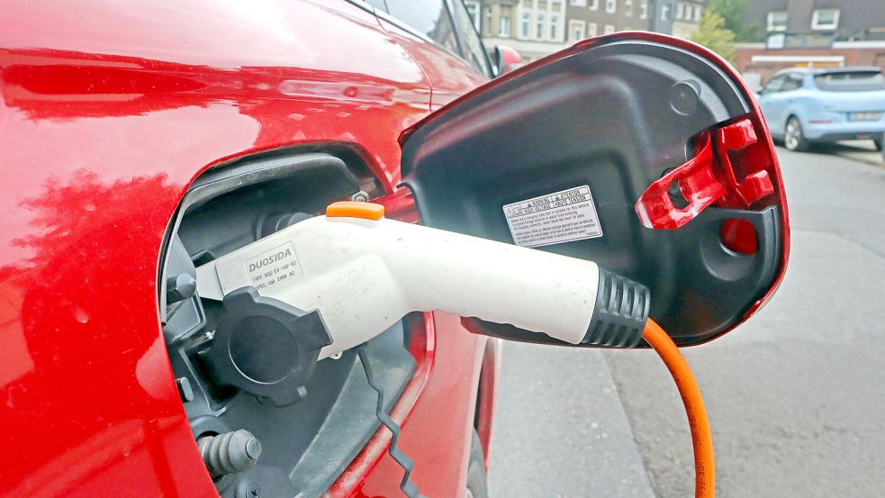 Laut Kraftfahrt-Bundesamt haben im September rund 530.000 gebrauchte Pkw den Besitzer gewechselt. Darunter waren aber nur 18.000 E-Autos. Foto: Imago/Gottfried Czepluch