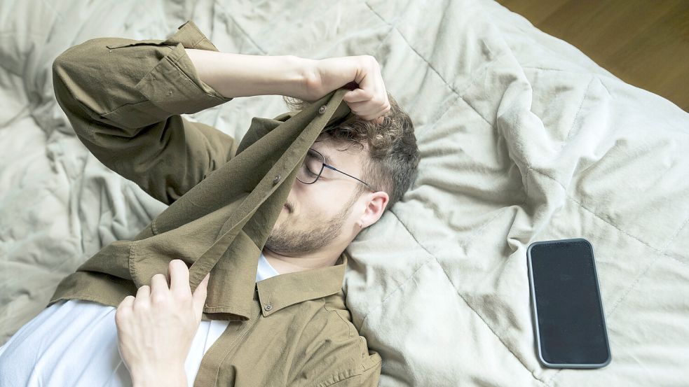 In einigen Unternehmen können sich Angestellte mit sogenannten „Null-Bock-Tagen“ ganz offiziell und ohne Konsequenzen abmelden, wenn sie keine Lust auf die Arbeit haben. Foto: IMAGO/Westend61