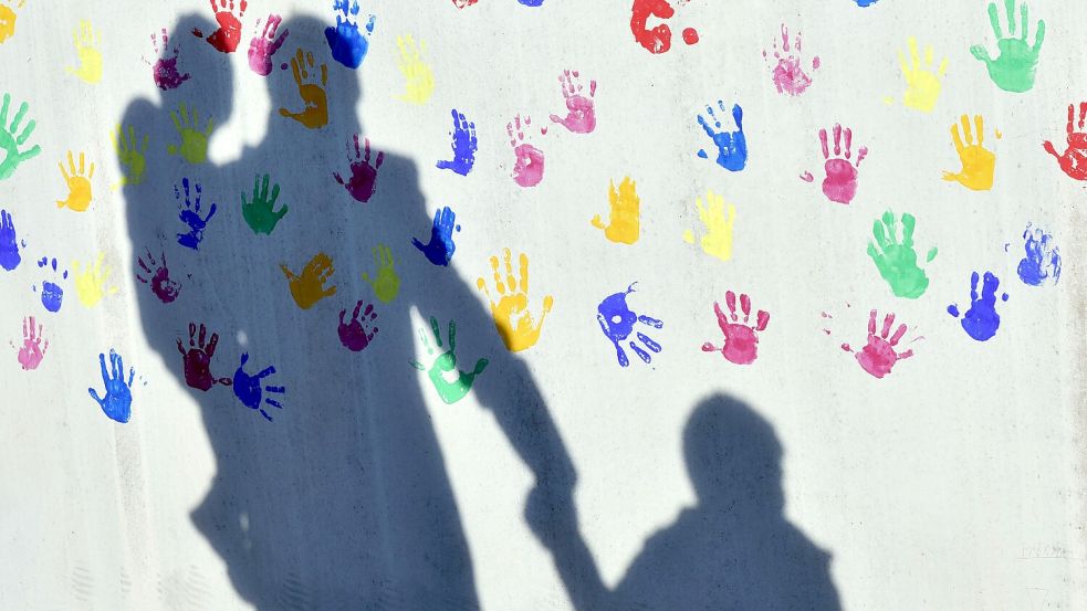 Mehr als zwei Millionen Kinder und Jugendliche in Deutschland waren 2023 von Armut bedroht. Foto: Kneffel/dpa