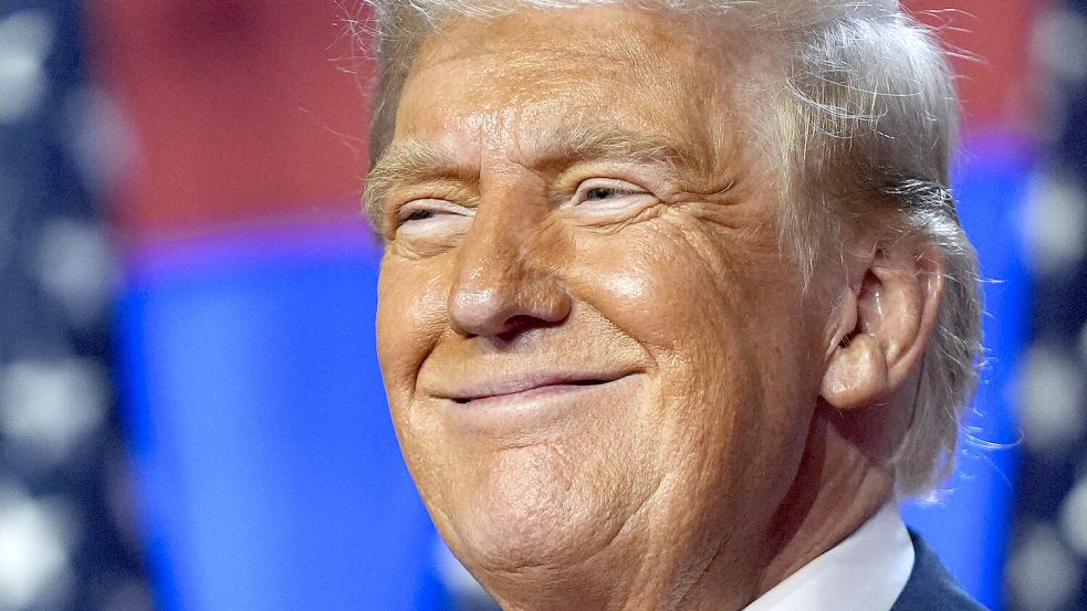 Nach einem überraschend entscheidenden Wahlsieg plant Donald Trump eine radikale Umstrukturierung der US-Verwaltung. Foto: dpa/Evan Vucci