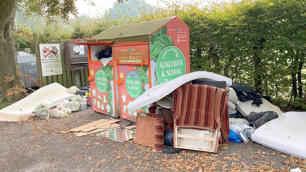 So sah es zuletzt häufiger beim Containerstellplatz am Hoheellernweg aus. Foto: Landkreis Leer