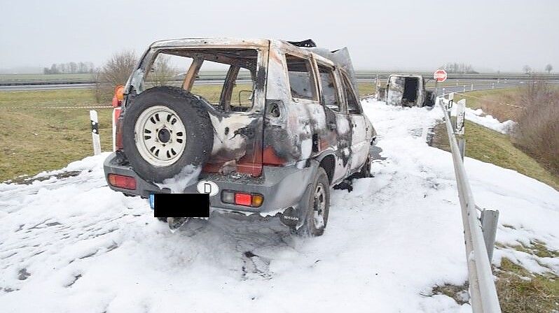 Die Täter zündeten nach ihrem Raub eines ihrer Fahrzeuge und den Geldtransporter an. Viele Spuren wurden so vernichtet. Foto: Polizeipräsidium Neubrandenburg