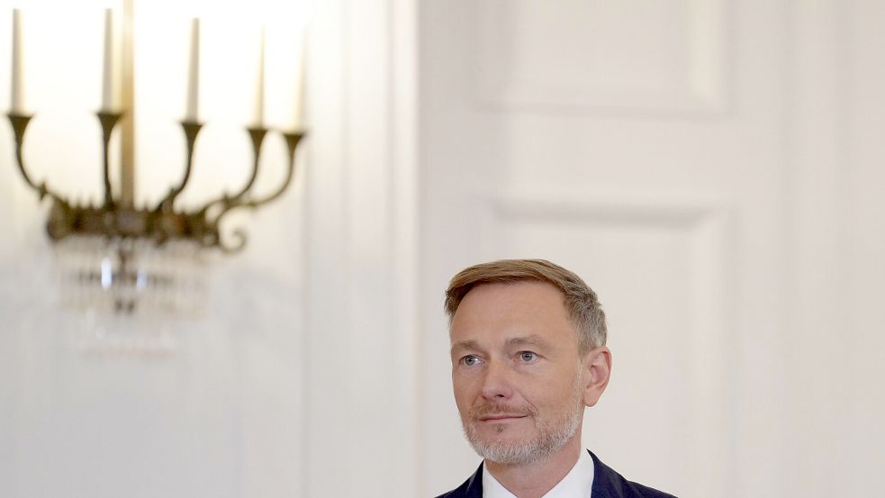 FDP-Chef Christian Lindner behält nach seiner Entlassung als Minister seine Abgeordnetenbezüge und bekommt auch ein Übergangsgeld. Foto: dpa/Kay Nietfeld