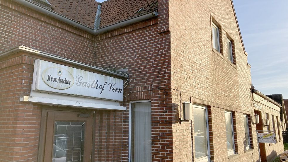 Der frühere Gasthof Veen ist verkauft worden. In dem Gebäude soll es künftig wieder ein gastronomisches Angebot geben. Foto: Lohmann