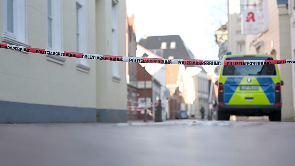 Die Polizei sicherte Spuren, nachdem ein Weeneraner getötet wurde. Foto: Lars Penning/dpa