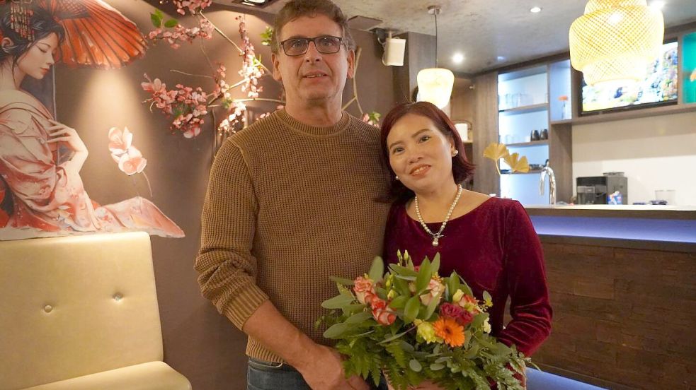 Auf die Neueröffnung am neuen Standort freuen sich die Betreiber Klaus von Garrel und Hanh Nguyen. Foto: Schade