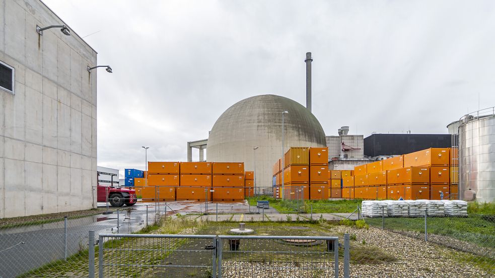 Container mit belastetem Material: Wie in Biblis läuft der Rückbau zahlreicher Atomkraftwerke auf Hochtouren – dennoch dauert er Jahrzehnte. Foto: dpa/Andreas Arnold