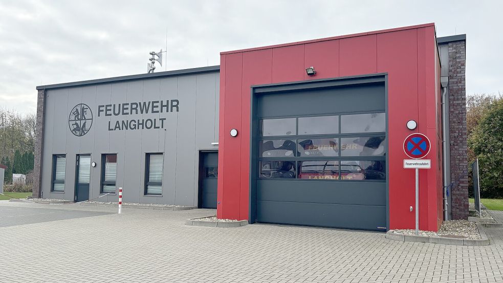 Die Feuerwehr Langholt bekommt einen Mannschaftstransportwagen. Damit dieser untergestellt werden kann, soll das Feuerwehrhaus erweitert werden.