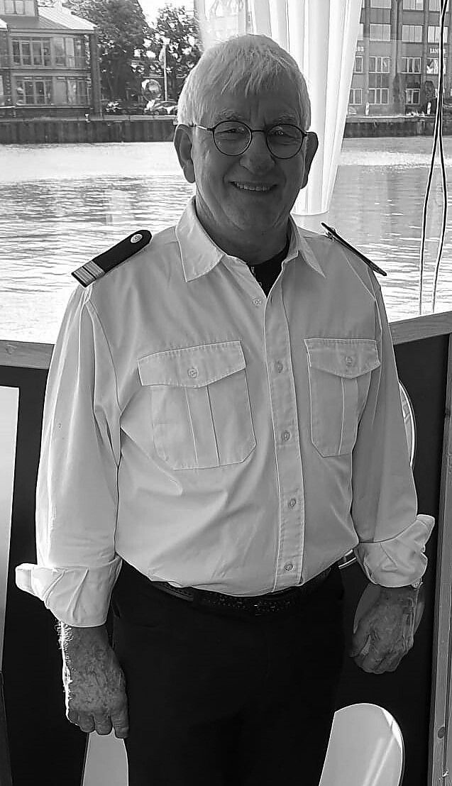 Wilfried Heidergott in Seemansuniform. Foto: Germania