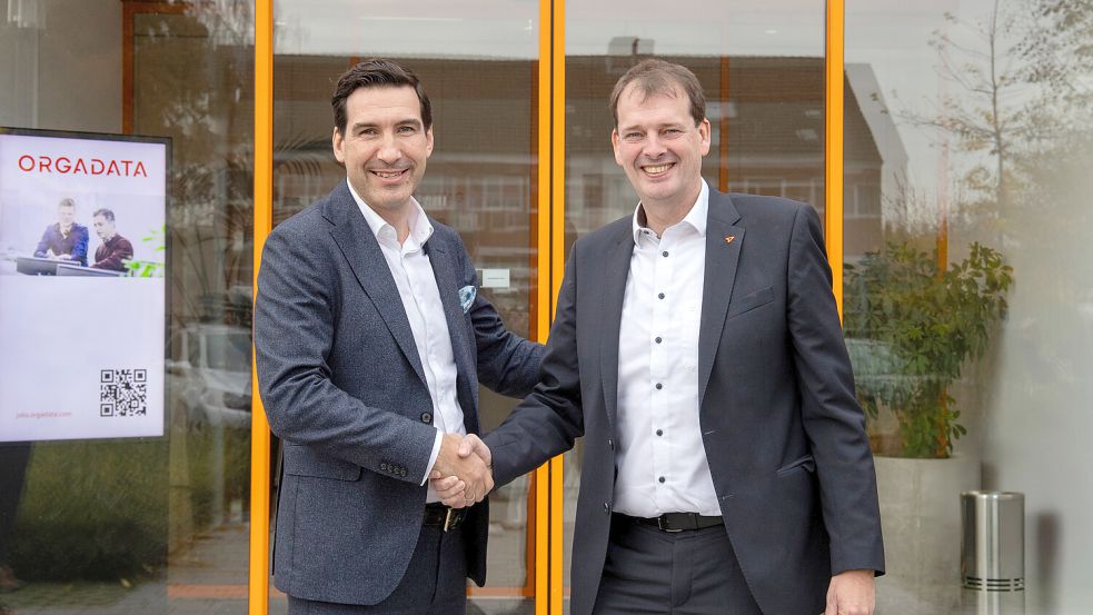 Marcus Pannier, Regional President Central Europe bei Forterro (links), und Bernd Hillbrands, Vorstandsvorsitzender von Orgadata, geben die neu gegründete Sparte Forterro Windows & Doors bekannt. Foto: Orgadata