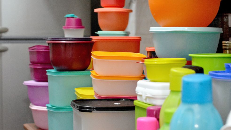 Tupperware-Dosen erfreuten sich lange Zeit großer Beliebtheit, doch schon seit längerem hat der US-amerikanische-Hersteller Geldsorgen. Foto: IMAGO/ Depositphotos
