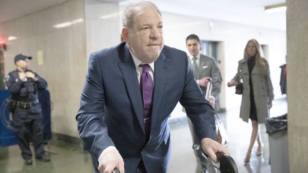 Ex-Hollywood-Mogul Harvey Weinstein hat aktuell große gesundheitliche Probleme. Foto: dpa/AP/Mark Lennihan