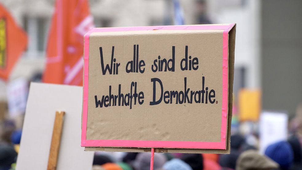 Die Sorgen der Menschen in Niedersachsen wachsen und die Demokratie gerät unter Druck. Foto: picture alliance/dpa | Andreas Arnold