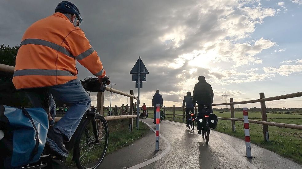 Die erste Etappe der Radvorrangroute zwischen Emden und Papenburg wurde bereits eingeweiht. Foto: Hellmers