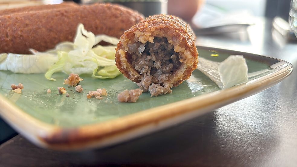 Icli Köfte sind mit Hackfleisch gefüllte Bulgurbällchen.