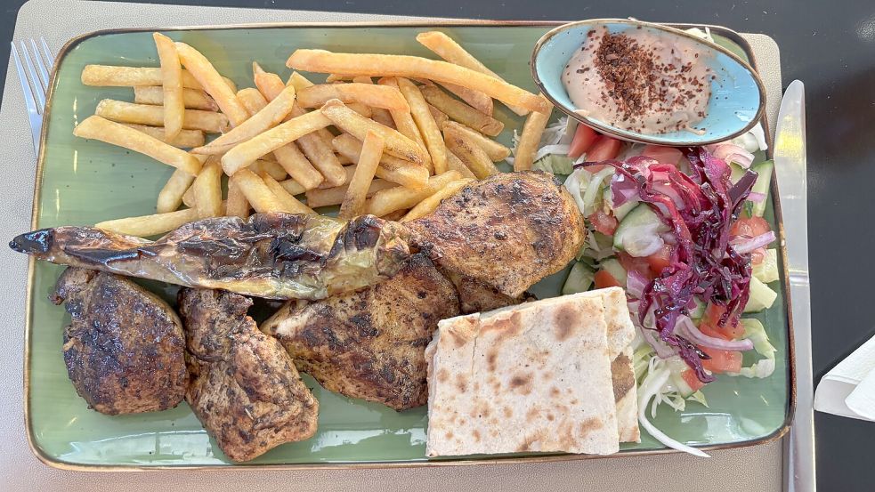 Das Gericht Tavuk Izgara bietet Hähnchenbrust-Filet und kostet 16 Euro.