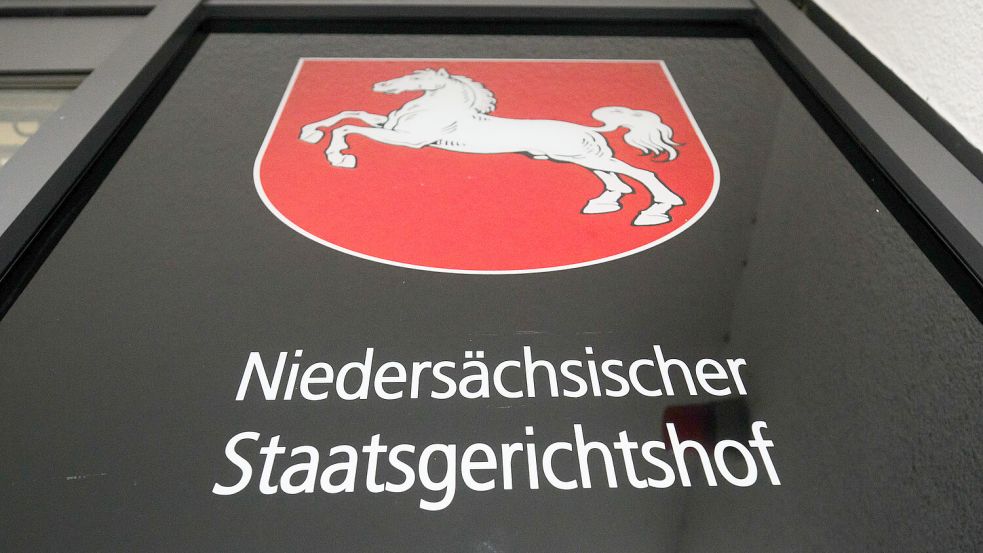 Hohes Gericht mit politischer Tragweite: der Niedersächsische Staatsgerichtshof in Bückeburg. Foto: Stratenschulte/DPA/Archiv