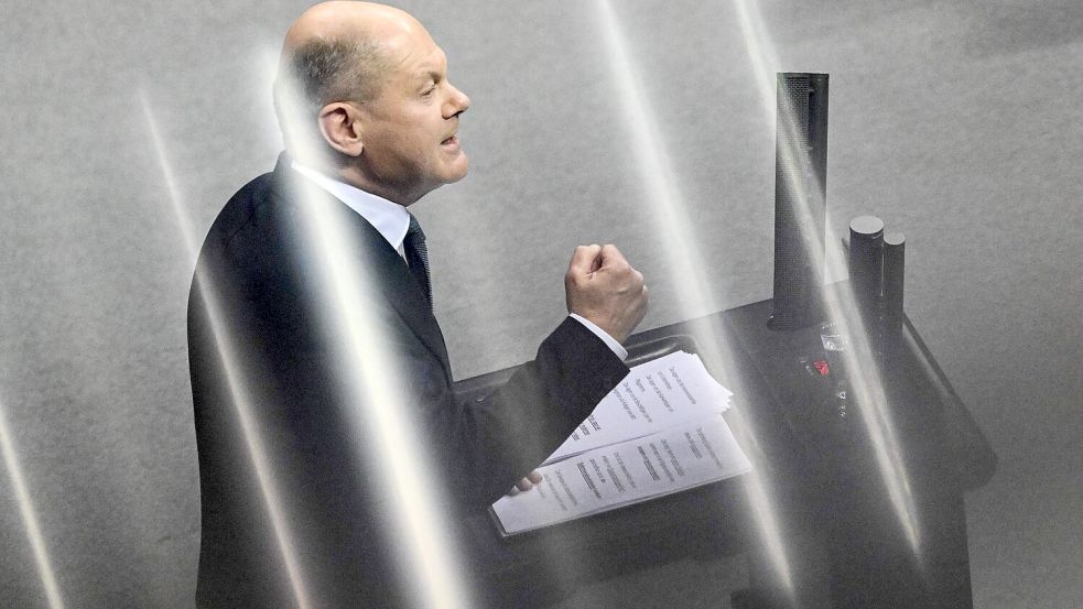 Olaf Scholz gibt sich nach außen immer cool: Was geht bei der Vertrauensfrage in Olaf Scholz vor? Foto: AFP/JOHN MACDOUGALL