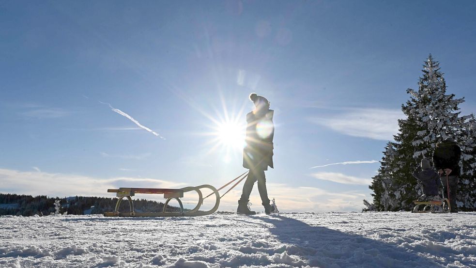 Im Schwarzwald liegt schon Schnee – wie wahrscheinlich sind weiße Weihnachten in Norddeutschland, folgt man Bauernregeln? Foto: AFP/THOMAS KIENZLE