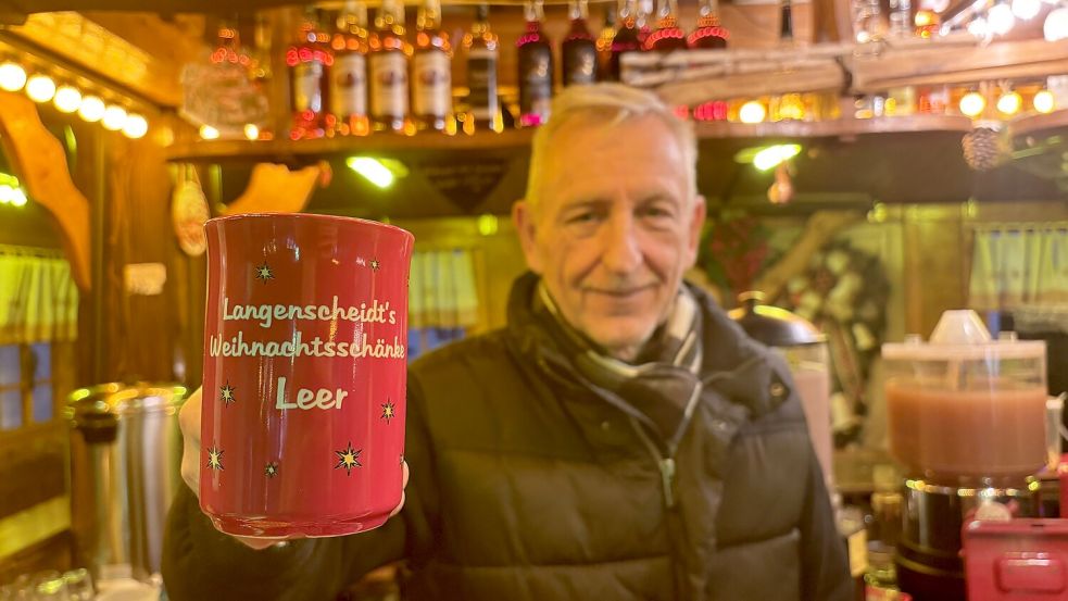 Bei Ralf Langenscheidt ist roter Glühwein besonders beliebt. Foto: Löschen