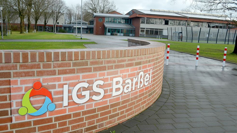 Rund um die Integrierte Gesamtschule (IGS) Barßel wurde das Außengelände auf Vordermann gebracht. 2023 wurden der Eingangsbereich neu gestaltet und für 1 Million Euro der Sportpark saniert. Foto: Fertig