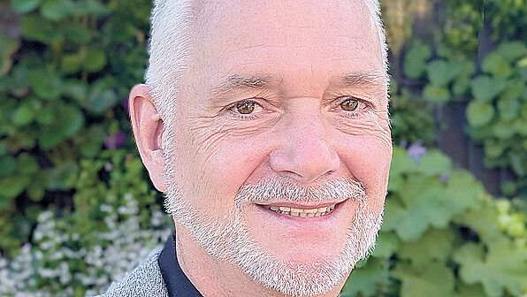 Günter Harders hat zu seinem 56. Geburtstag ein ungewöhnliches Geschenk erhalten. Foto: Gemeinde Ostrhauderfehn