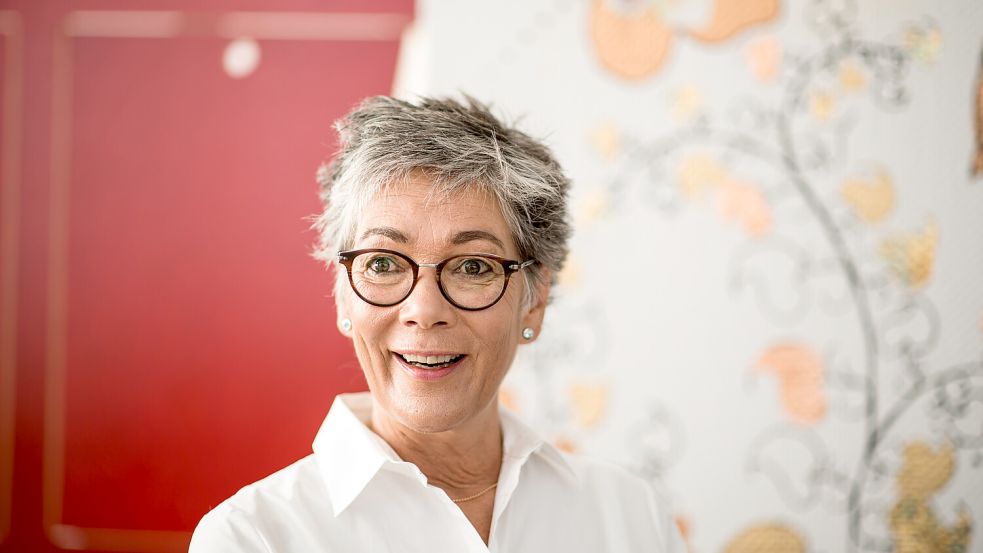 Karin Schmidt-Friderichs, Verlegerin beim Verlag Hermann Schmidt, sitzt im Verlagsgebäude. Schmidt-Friderichs ist die Vorsteherin des Börsenvereins. Foto: dpa/picture-alliance