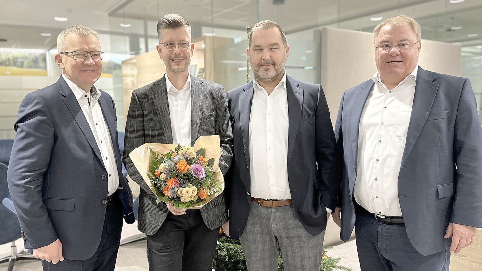 Der alte und der neue Vorstand der Volksbank (von links): Stefan Awick, Andreas Frye, Nikolaus Hüls, Carsten Wilken. Foto: Volksbank