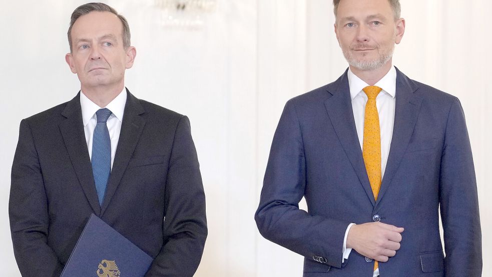 Funken nicht mehr auf einer Wellenlänge: FDP-Chef Christian Lindner (rechts) und der aus der Partei ausgetretene Volker Wissing. Foto: dpa/Kay Nietfeld