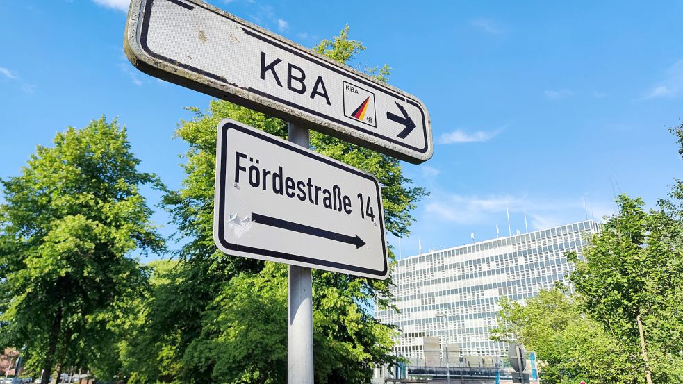 500.000 Briefe kommen jedes Jahr im Kraftfahrt-Bundesamt an - und müssen auch schriftlich beantwortet werden. Foto: IMAGO/dts Nachrichtenagentur