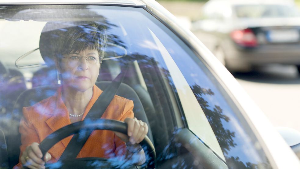 Das Jahr 2025 hält einige Teuerungen für Autofahrer bereit. Unter anderem werden die Spritpreise steigen. Foto: IMAGO/Zoonar