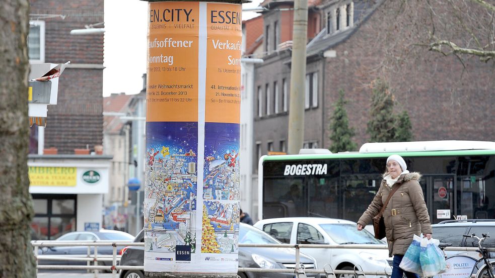 Noch heute prägen Litfaßsäulen das Stadtbild vieler deutscher Städte. Foto: IMAGO/Funke Foto Services