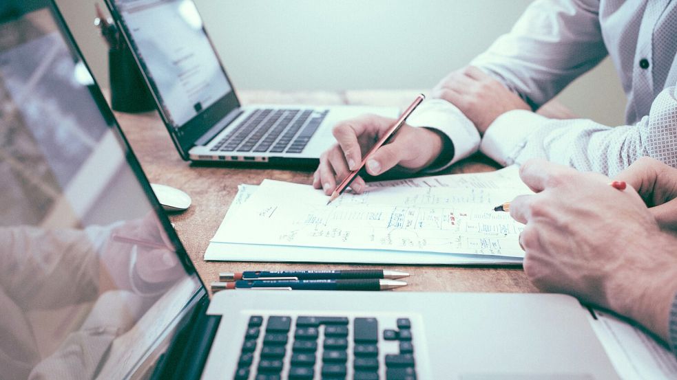 Eine neue Studie zeigt, unter welchen Umständen Perfektionismus zu Erfolg statt Stress führt. Foto: Unsplash/Scott Graham