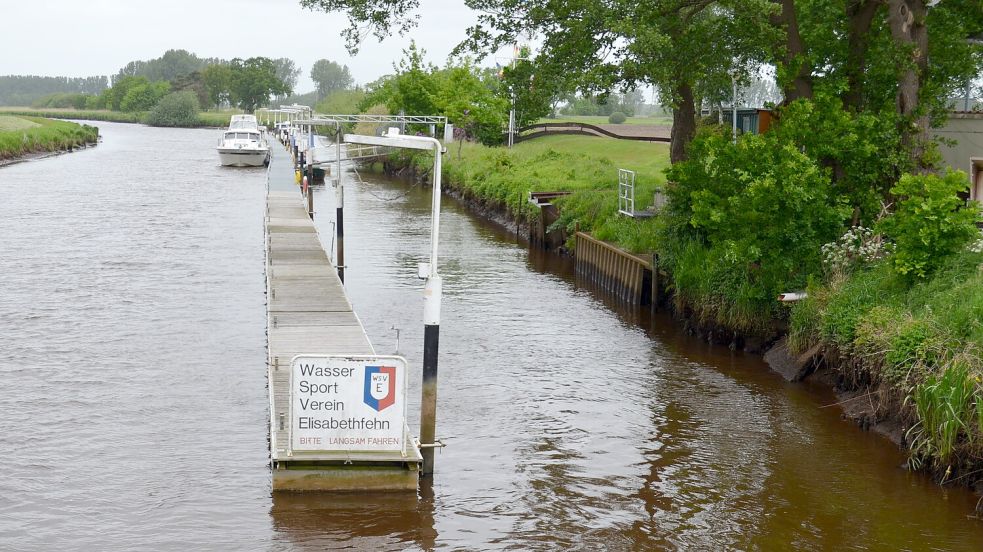 Die Dalben am Bootsanleger des WSV Elisabethfehn in Osterhausen sind in die Jahre gekommen. Der Verein will sie erneuern. Die Gemeinde Barßel fördert die Maßnahme mit bis zu 8000 Euro. Damit macht sie eine Ausnahme von ihrer eigenen Förderrichtlinie. Archivfoto: Fertig